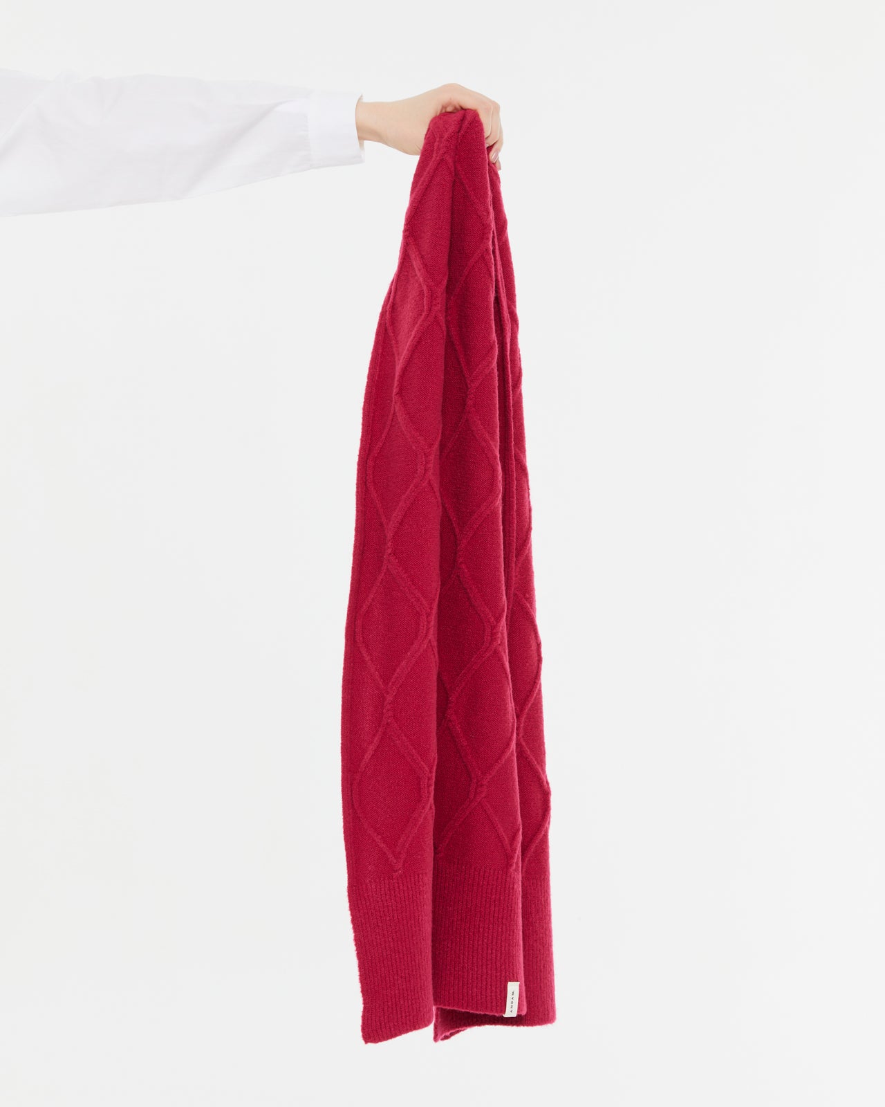 Knitted scarf with braided structure