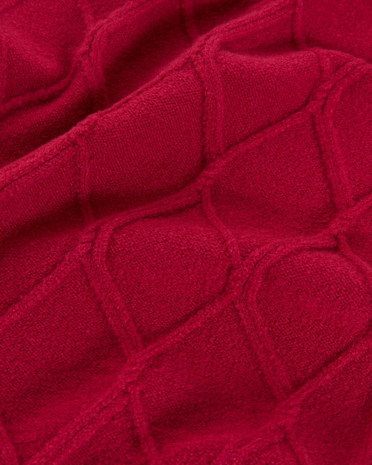 Knitted scarf with braided structure