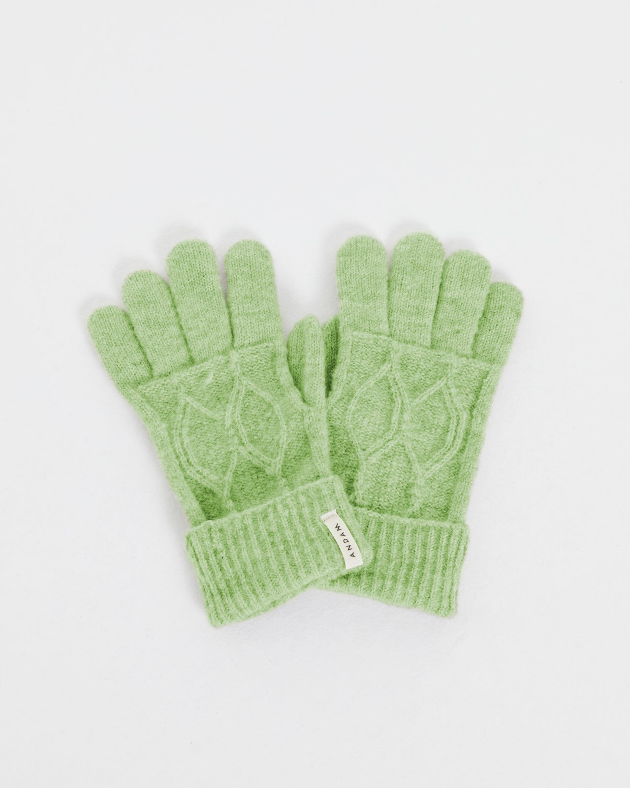 Women's knitted gloves with braided structure