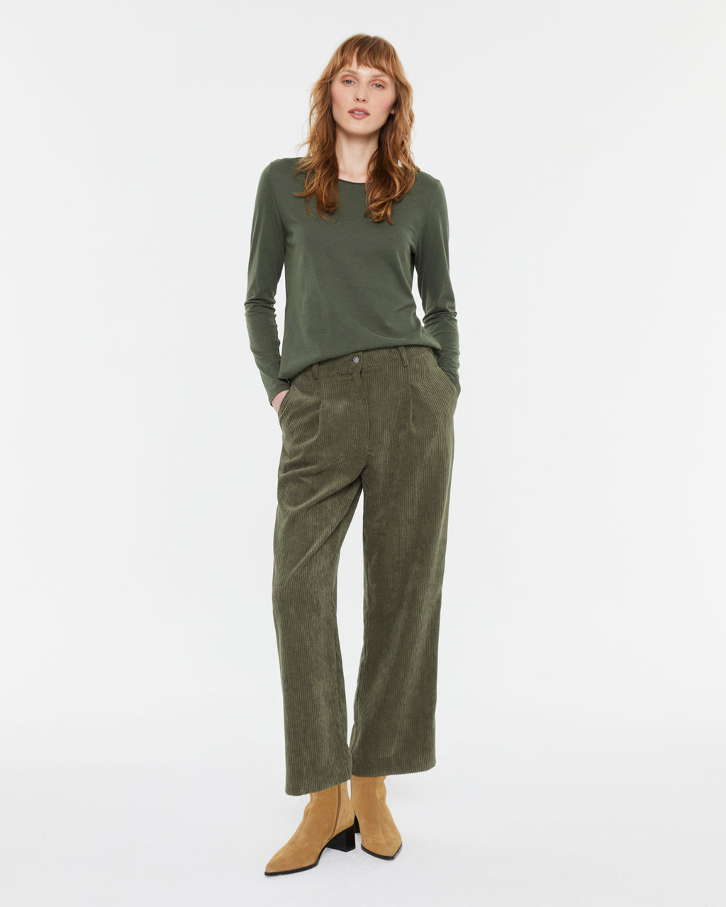 Pantalón ancho tobillero de pana con pinzas tiro alto