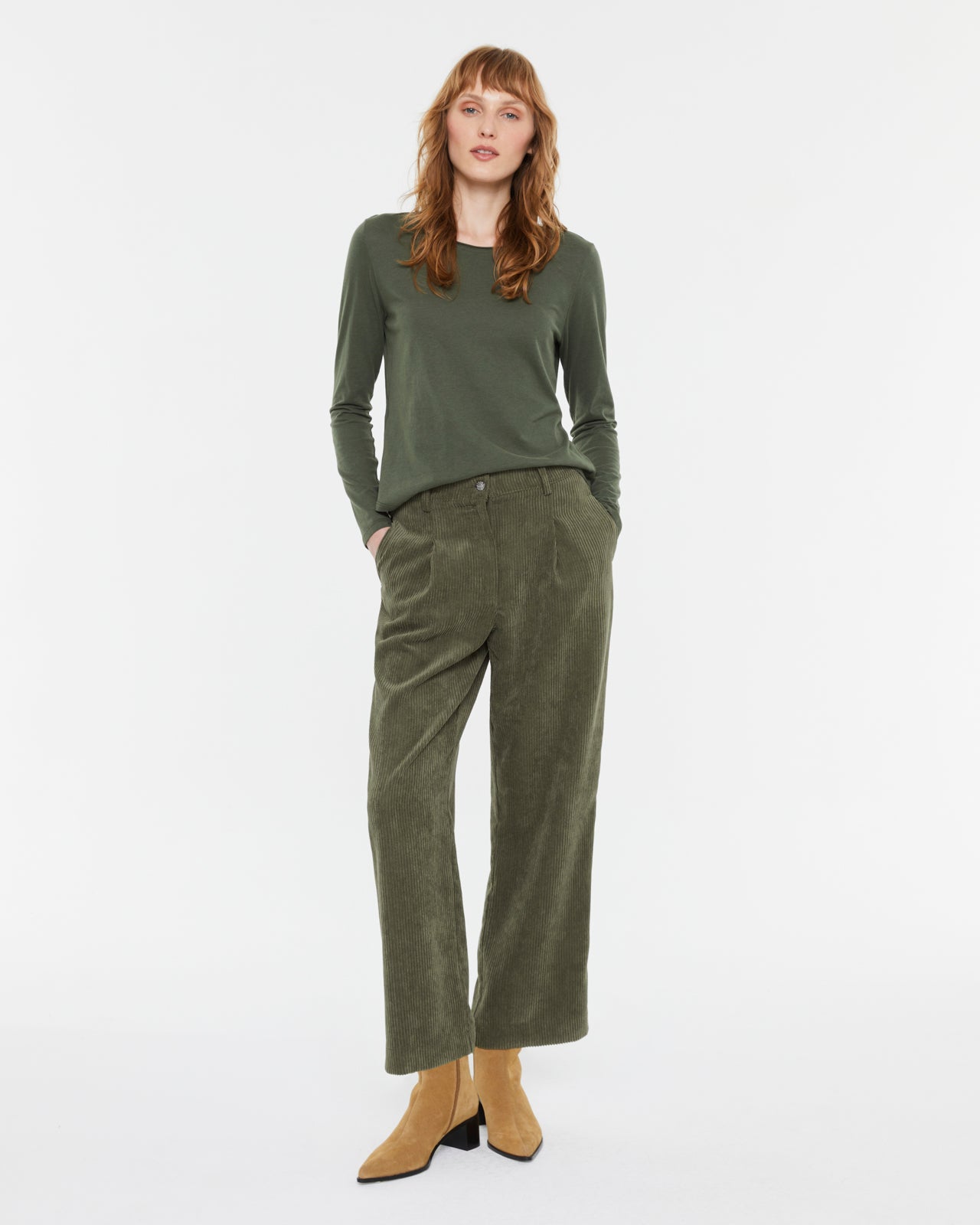 Knöchellange Cordhose mit weitem Bein und hoch taillierten Bügelfalten