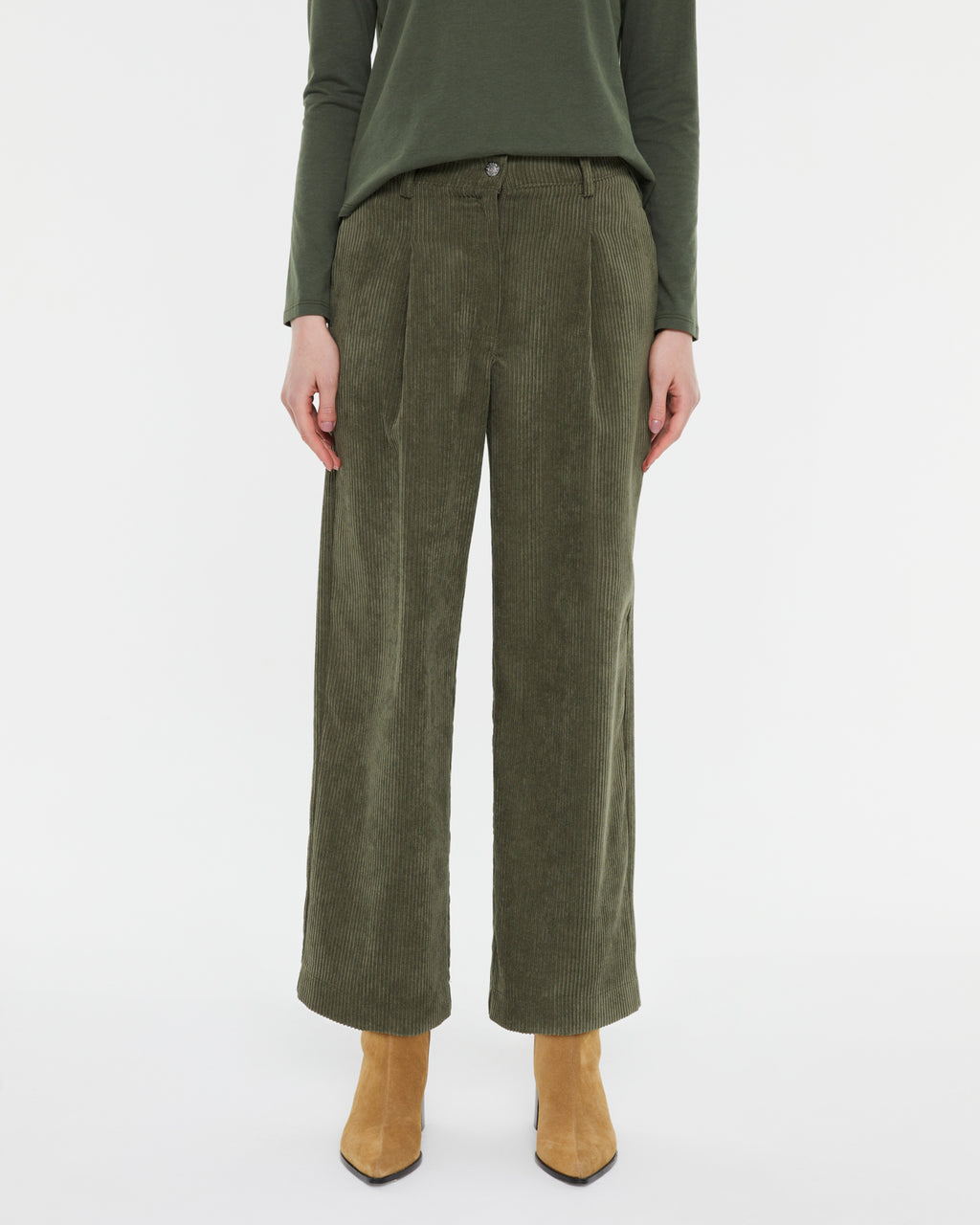 Pantalón ancho tobillero de pana con pinzas tiro alto