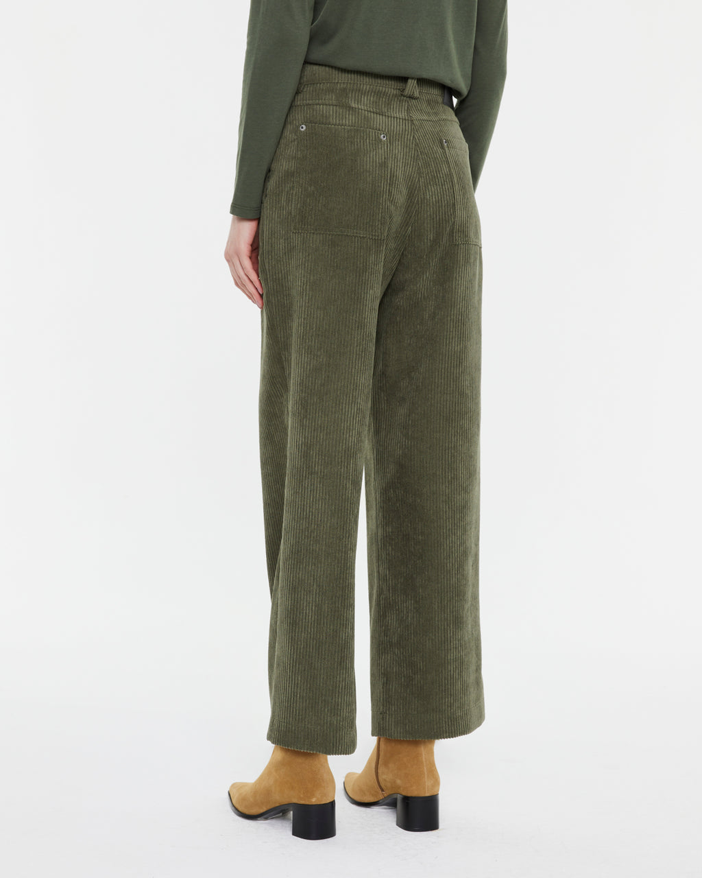 Pantalón ancho tobillero de pana con pinzas tiro alto