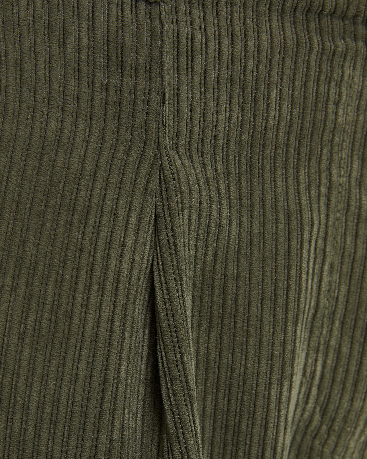 Knöchellange Cordhose mit weitem Bein und hoch taillierten Bügelfalten