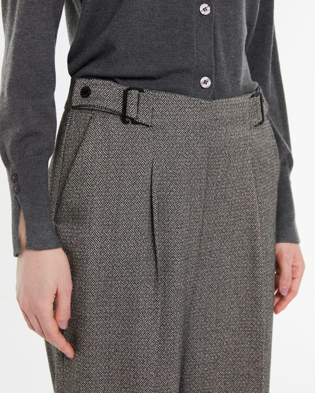 Pantalón de mujer ancho con pinzas de tiro alto