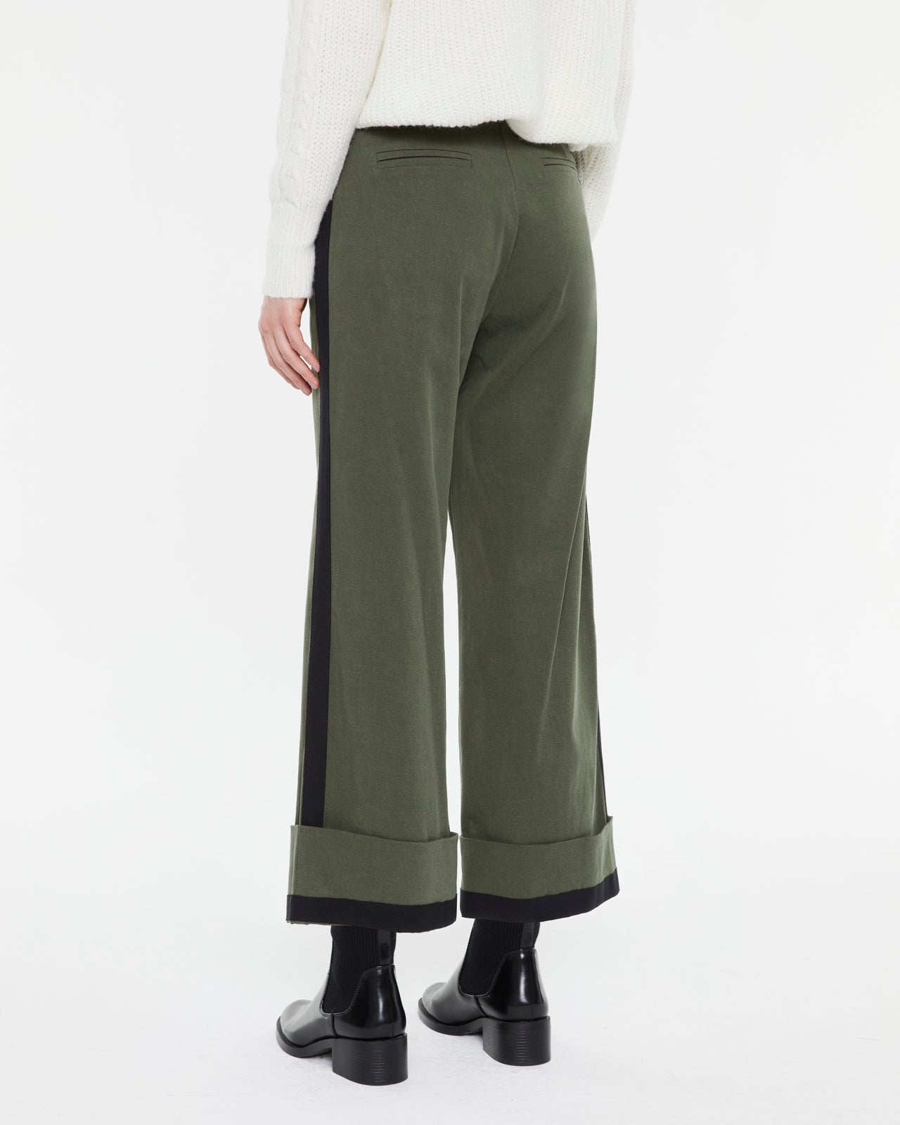 Pantalón ancho de mujer tobillero vuelta en bajo