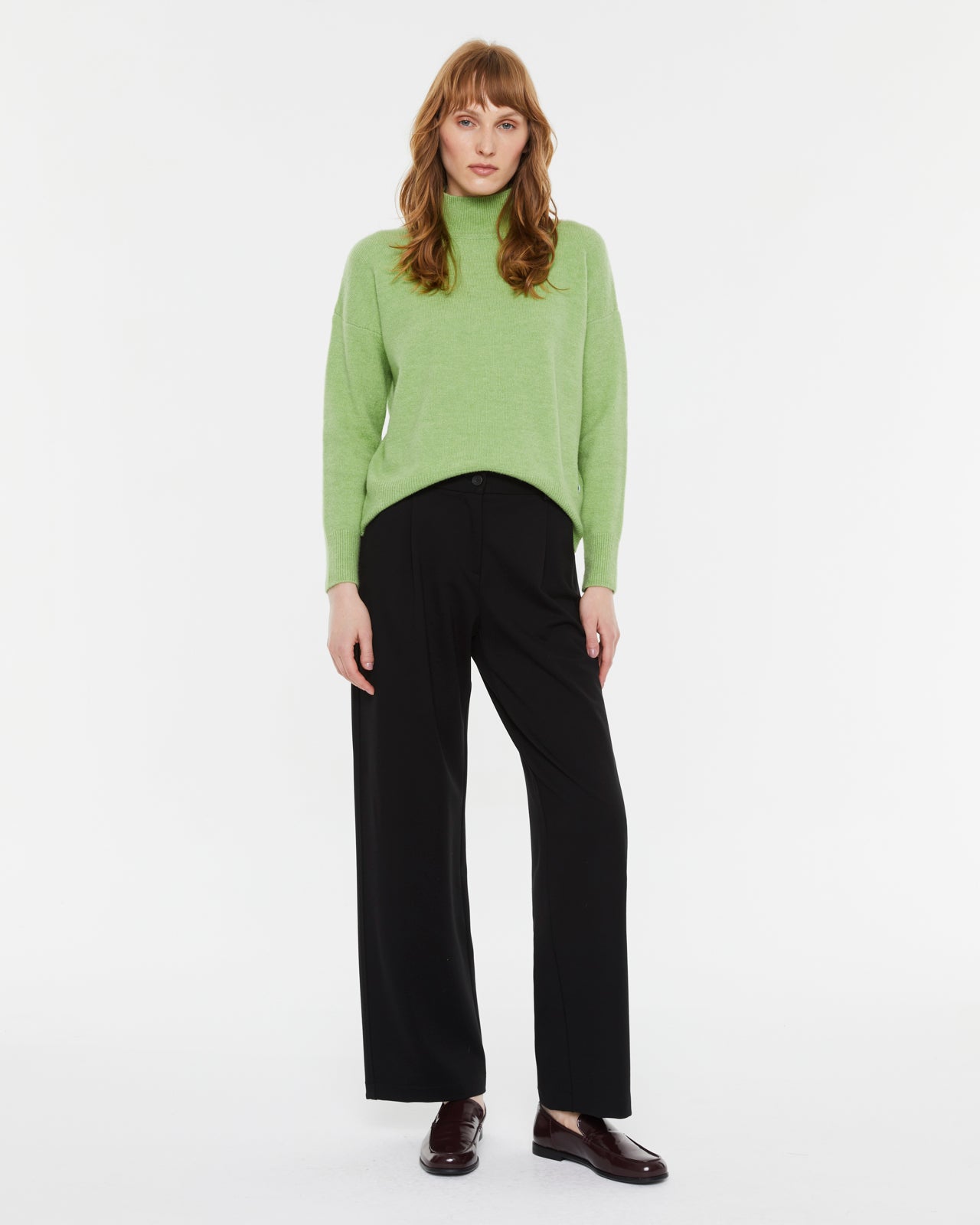 Pantalón ancho de mujer de punto con pinzas