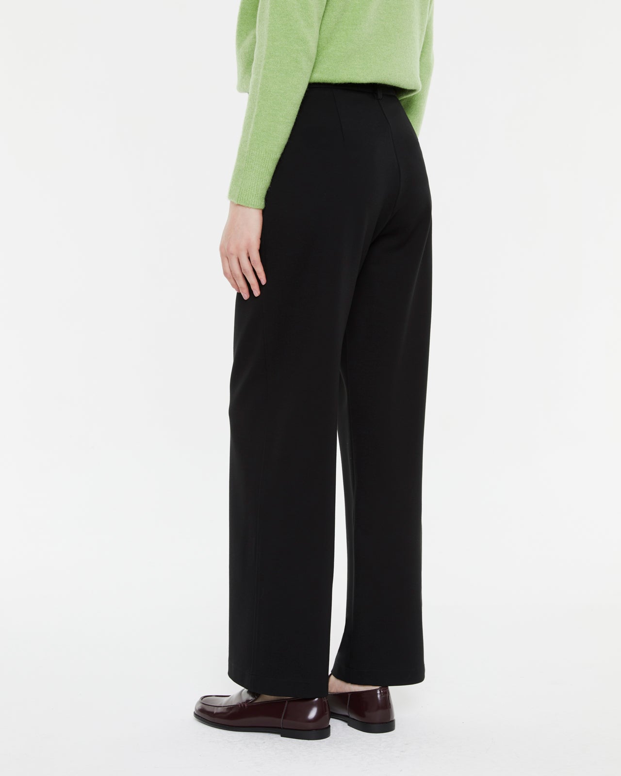 Pantalón ancho de mujer de punto con pinzas