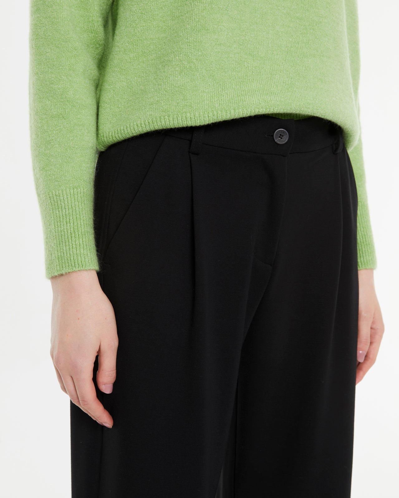 Pantalón ancho de mujer de punto con pinzas
