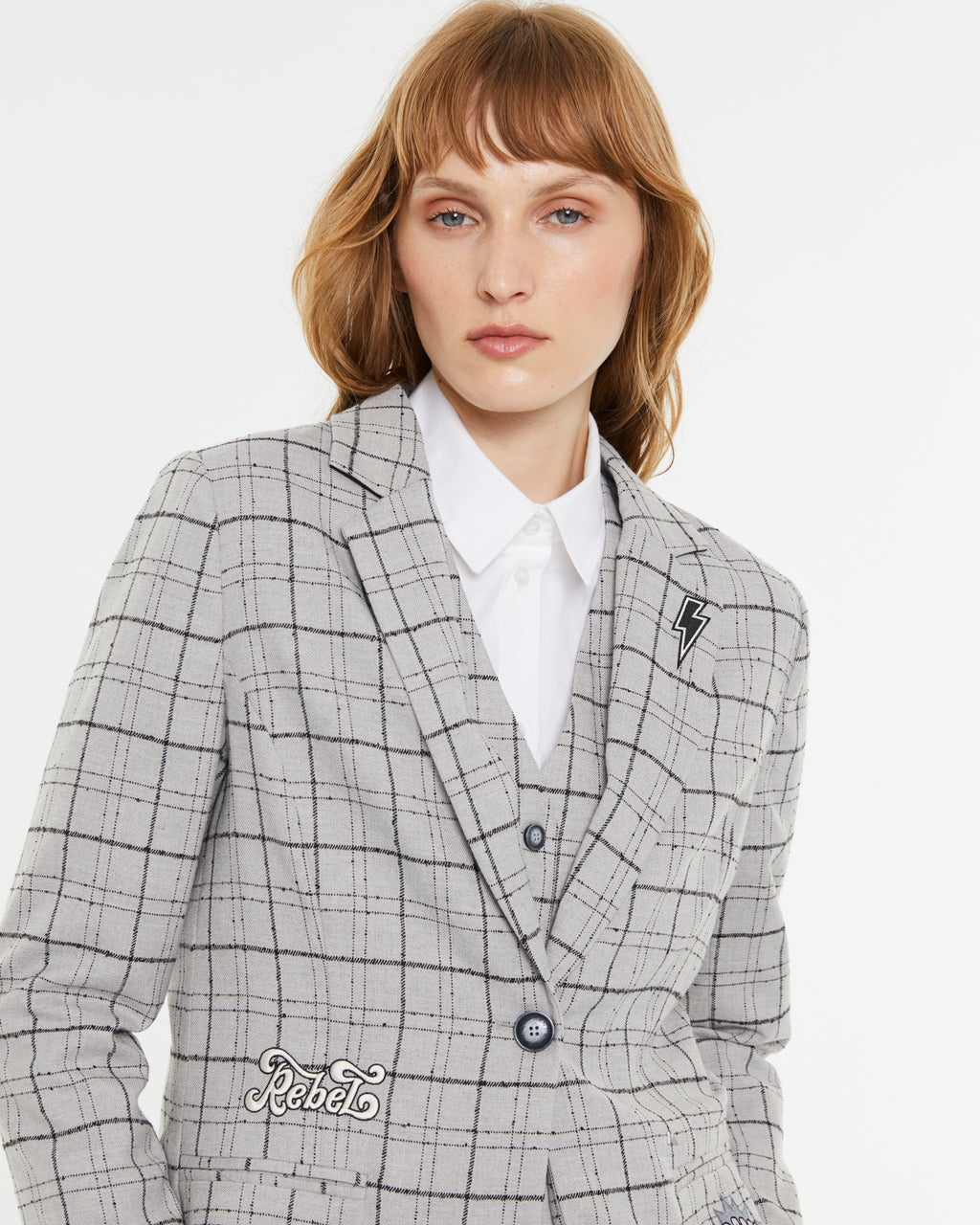 Blazer de mujer cuadros con bordados decorativos