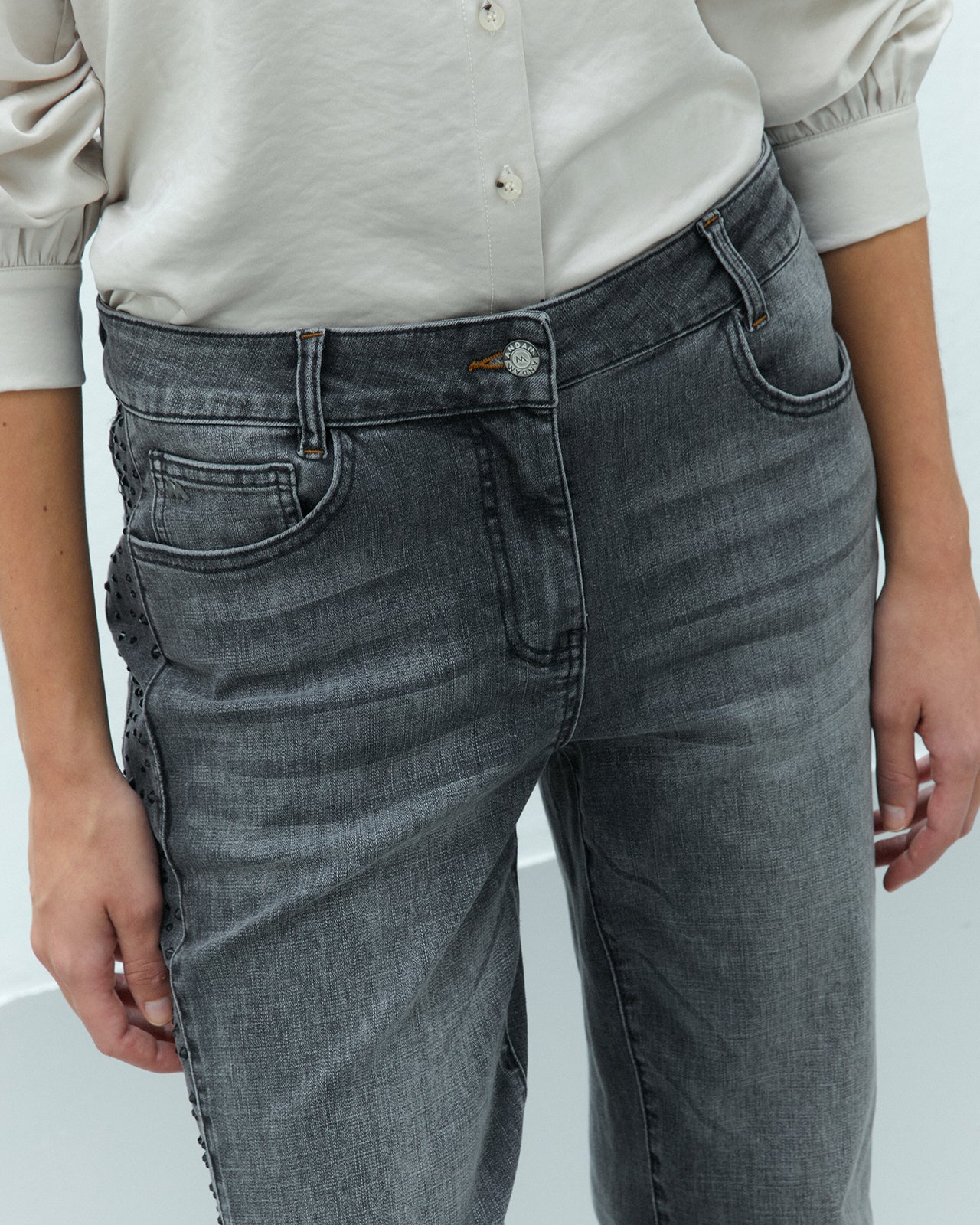 Vaquero ancho de mujer elástico con strass lateral