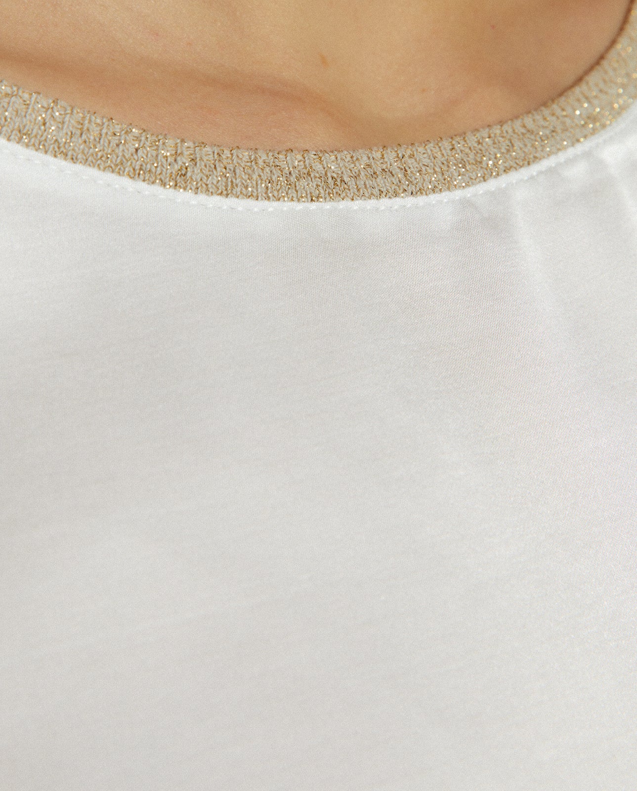 Blusa de mujer cuello redondo manga corta