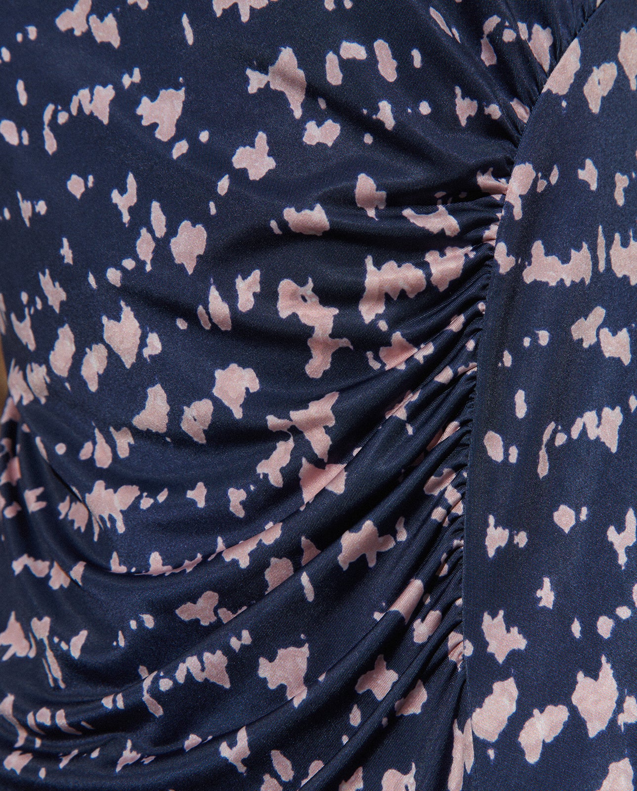 Vestido midi en punto estampado sin mangas