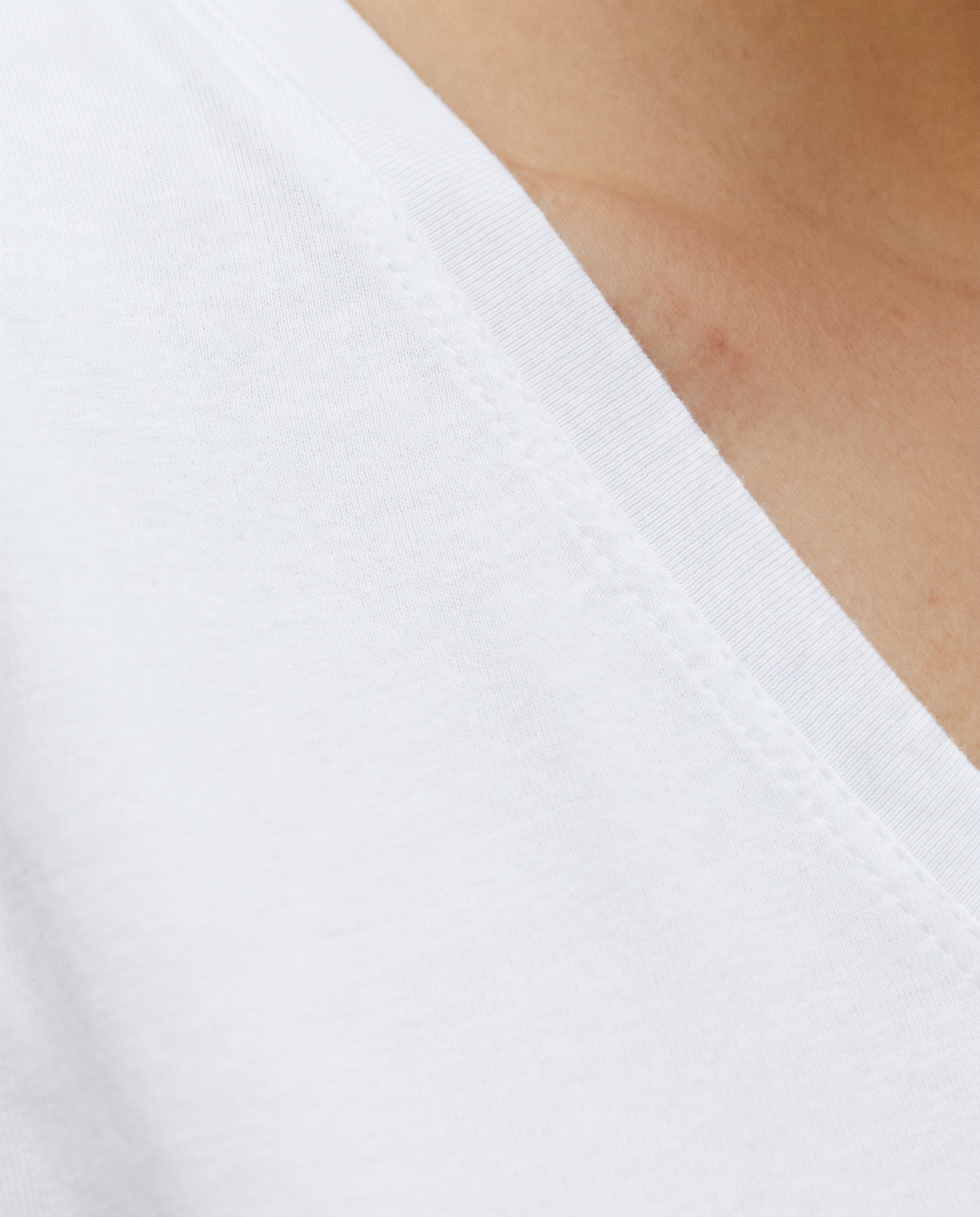 Camiseta de mujer cuello pico manga corta