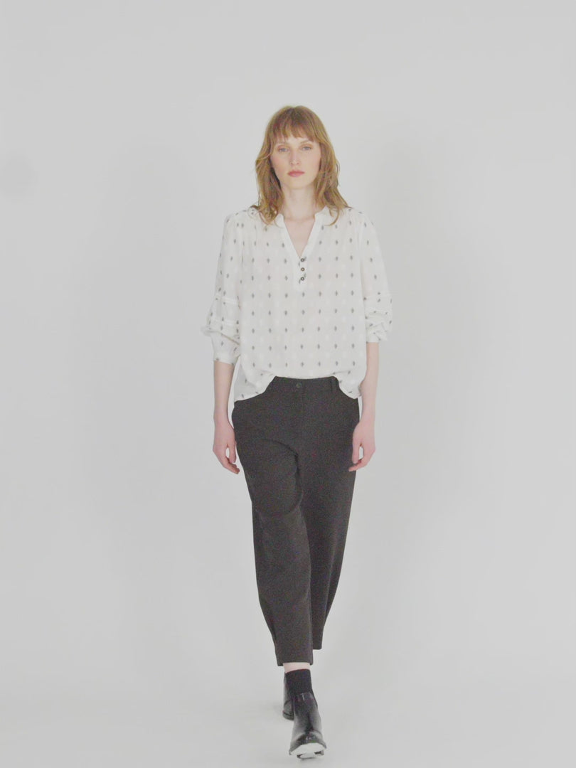 Pantalón de mujer tipo carrot con cintura elástica