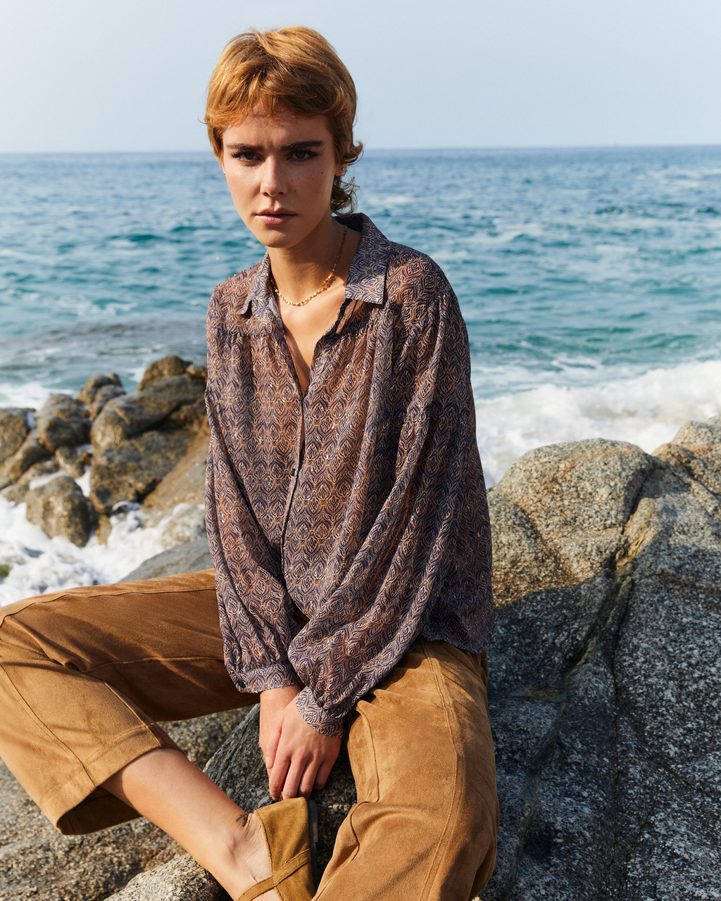 Camisa de mujer estampada cuello camisero