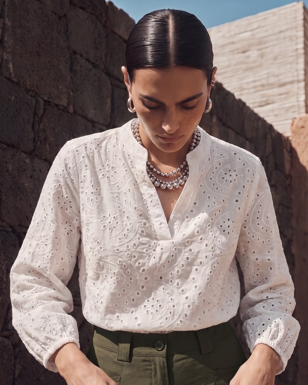 Blusa de mujer bordado suizo manga francesa