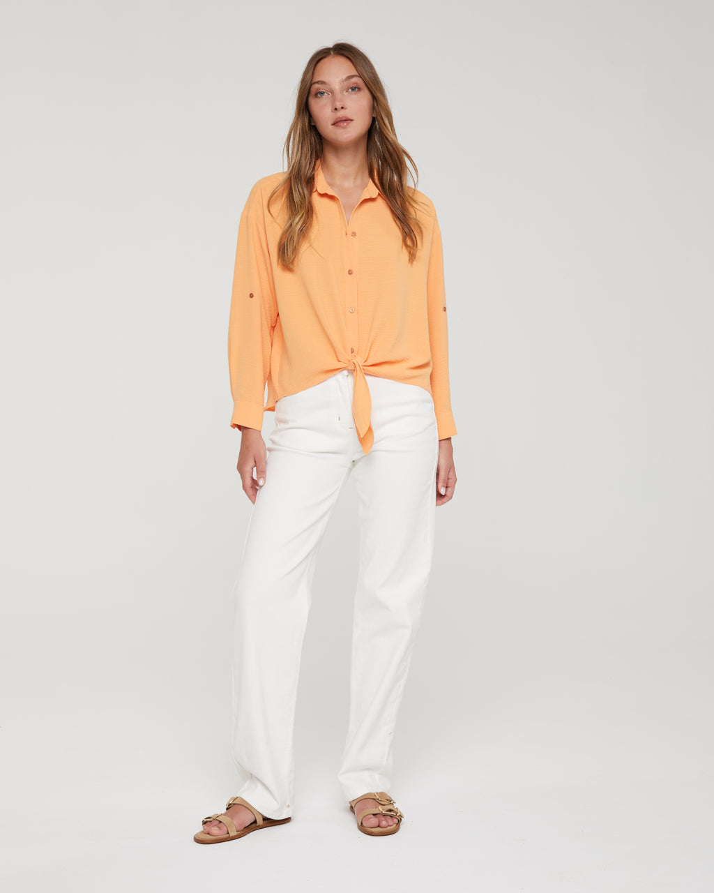 Women's shirt with a shirt collar and French sleeves