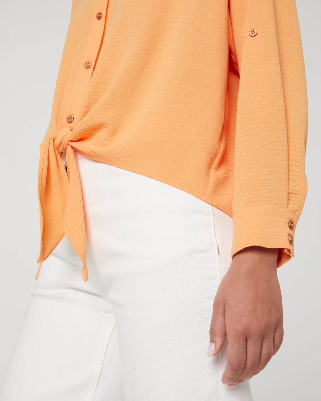 Women's shirt with a shirt collar and French sleeves