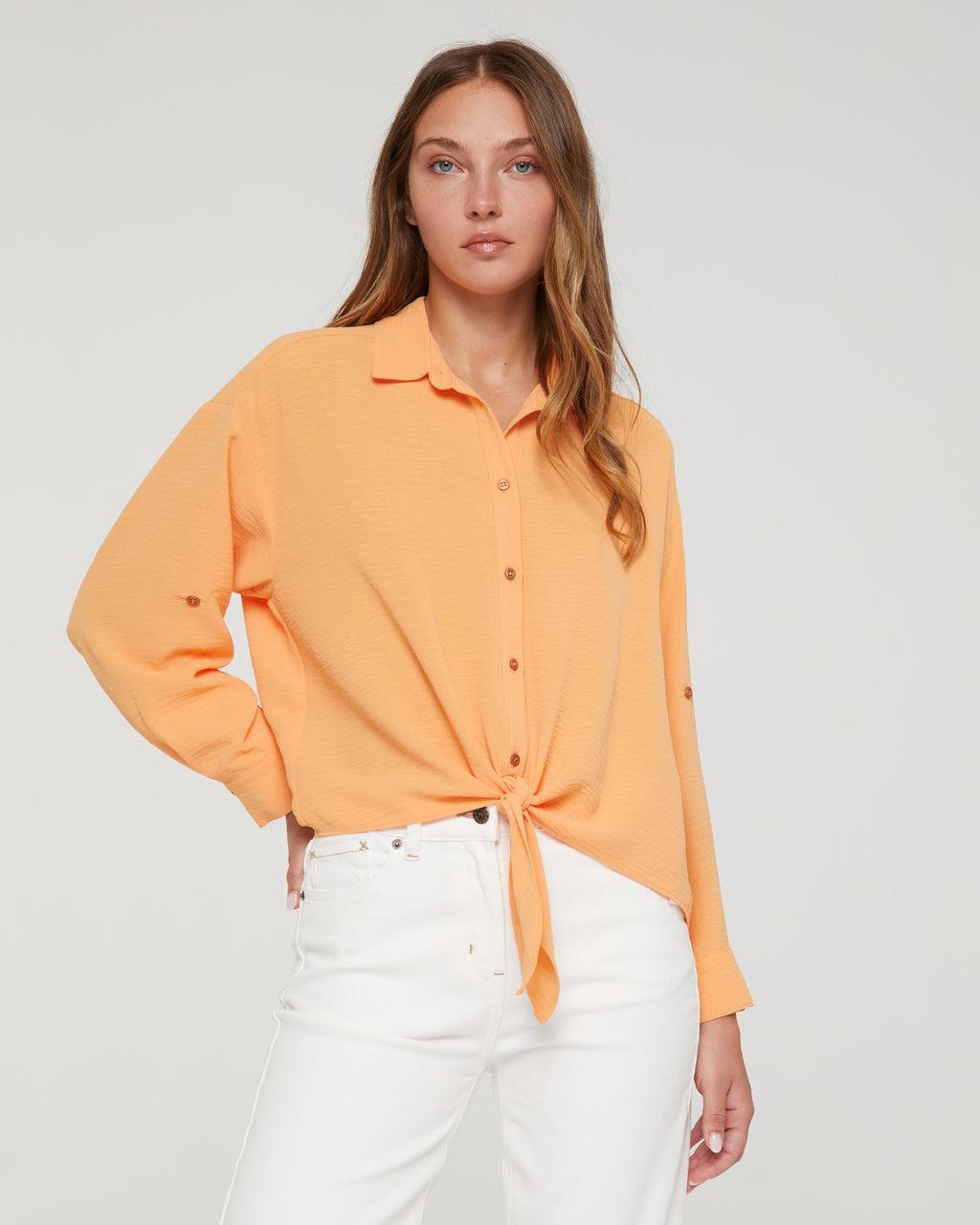 Women's shirt with a shirt collar and French sleeves