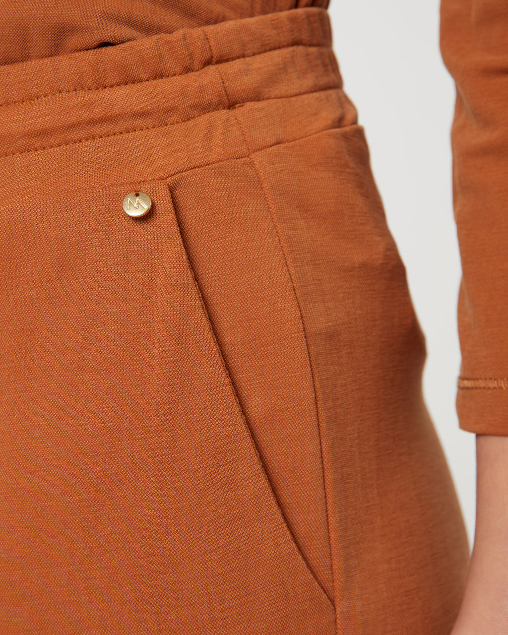 Wide women's trousers, elastic waist.