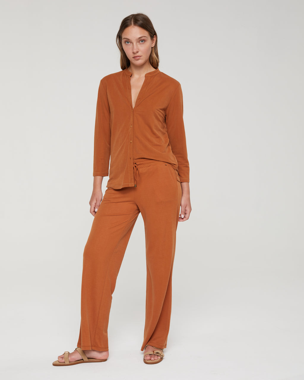 Wide women's trousers, elastic waist.