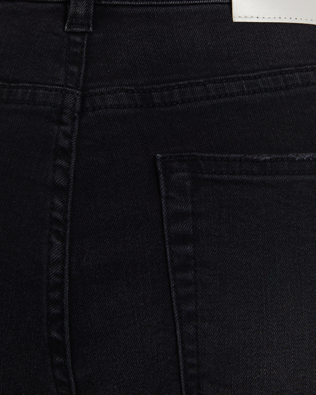 Straight women's jeans, high waist and zipper closure.