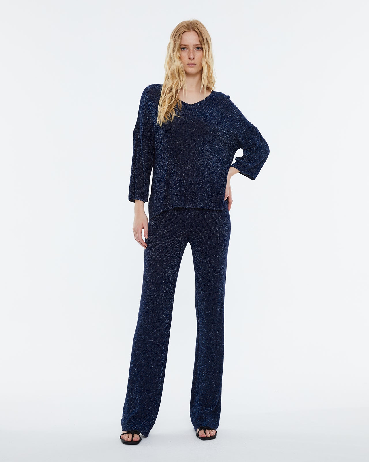 Straight women's trousers in lurex tricot knit, elastic waist.