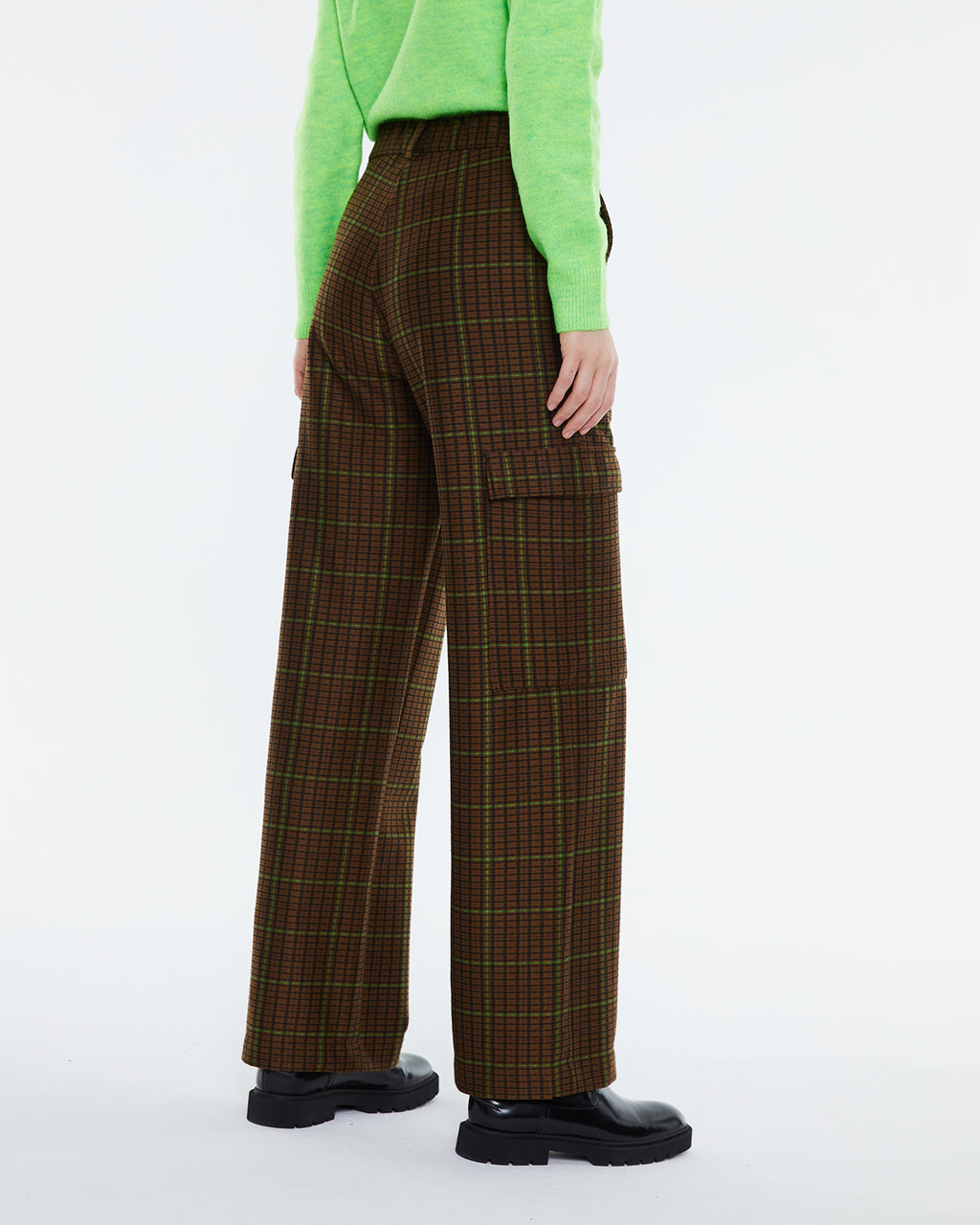 Women's wide cargo pants in checked print knit, elastic waist.