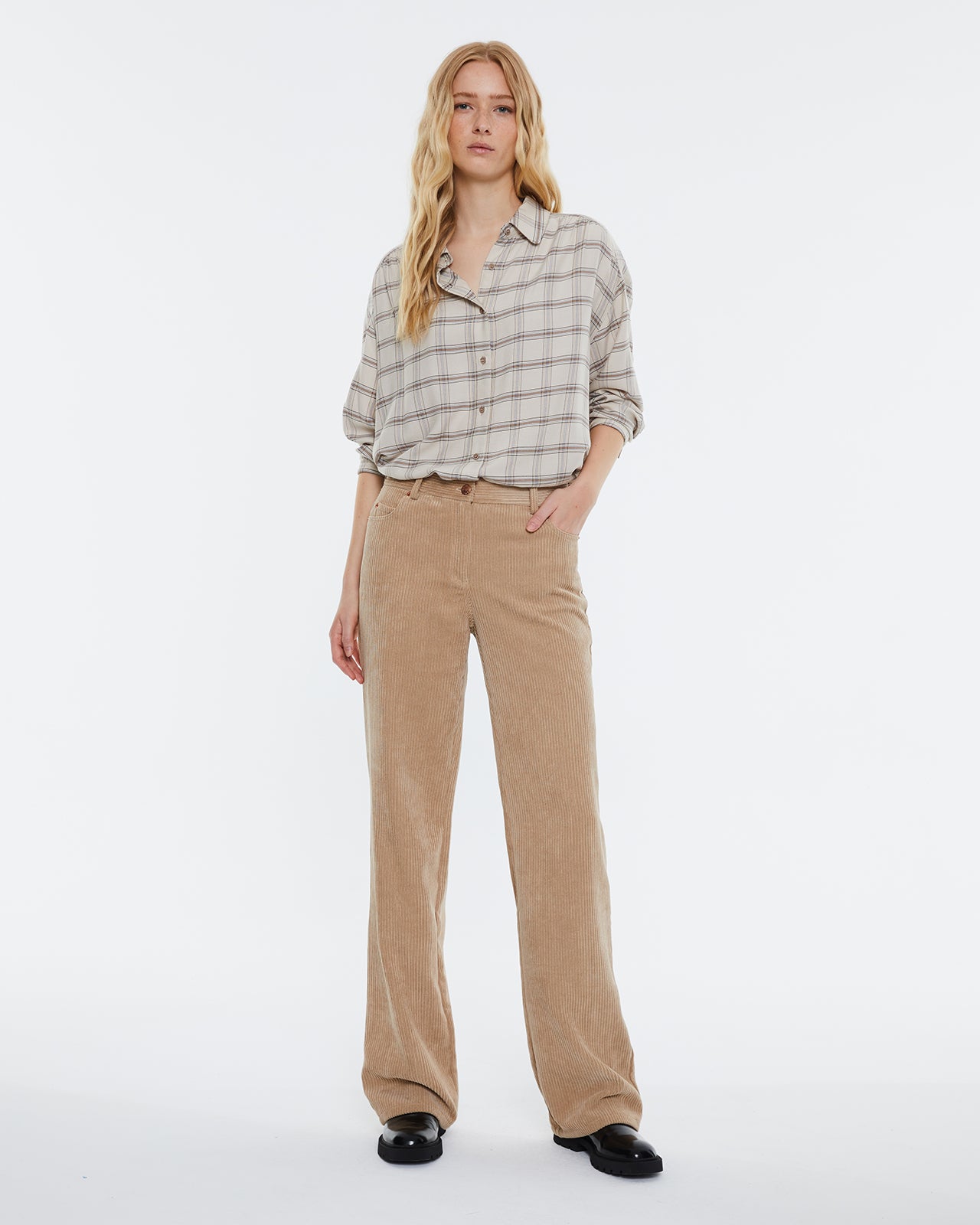 Women's wide-leg corduroy pants, high waist, five pockets.