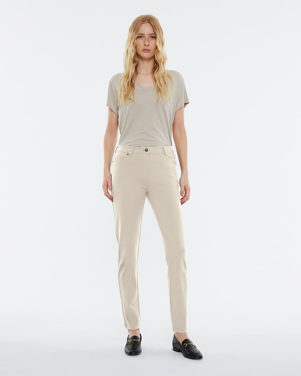 Women's skinny knit trousers, high waist, five pockets.