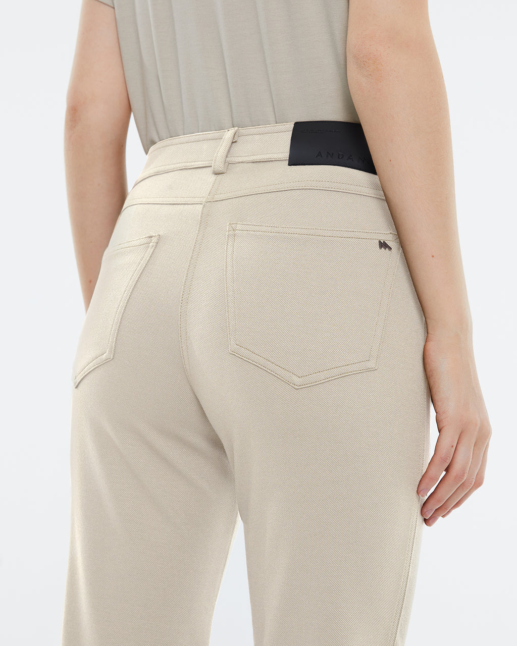 Women's skinny knit trousers, high waist, five pockets.