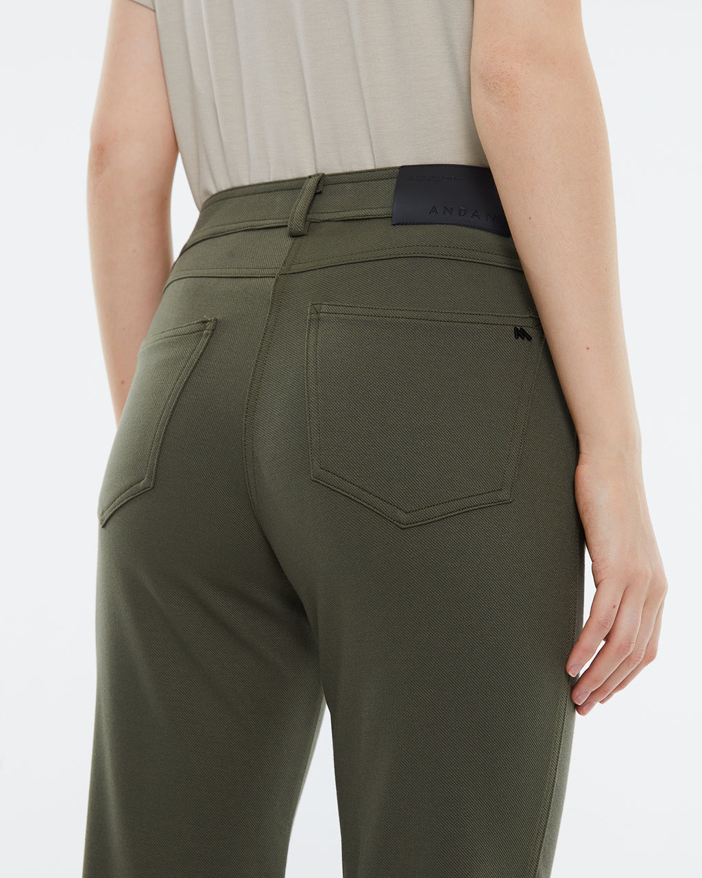 Women's skinny knit trousers, high waist, five pockets.