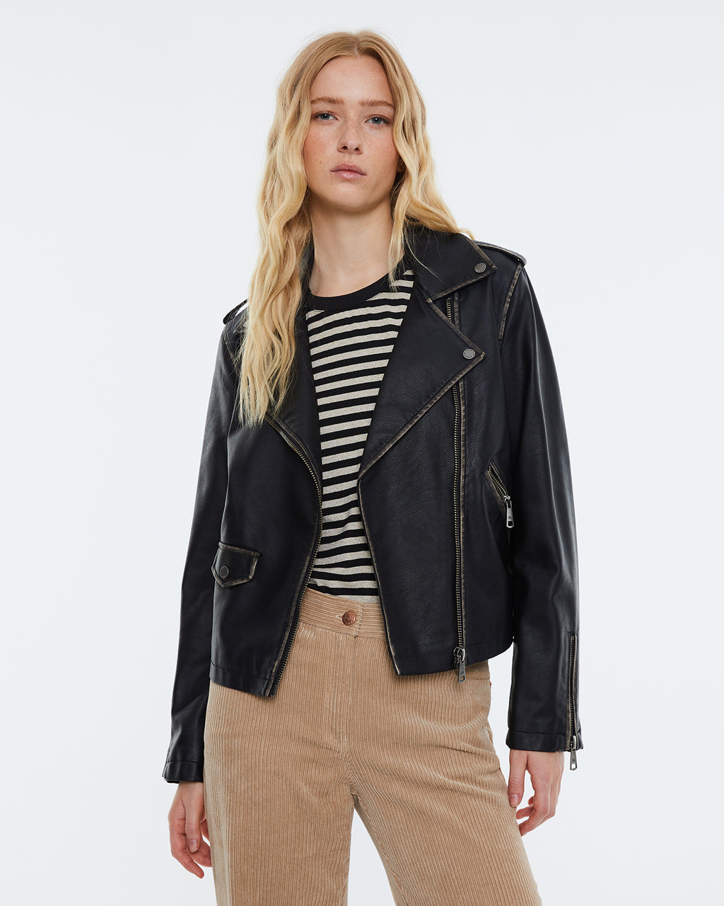 Women's biker jacket made of eco-leather. Lined.