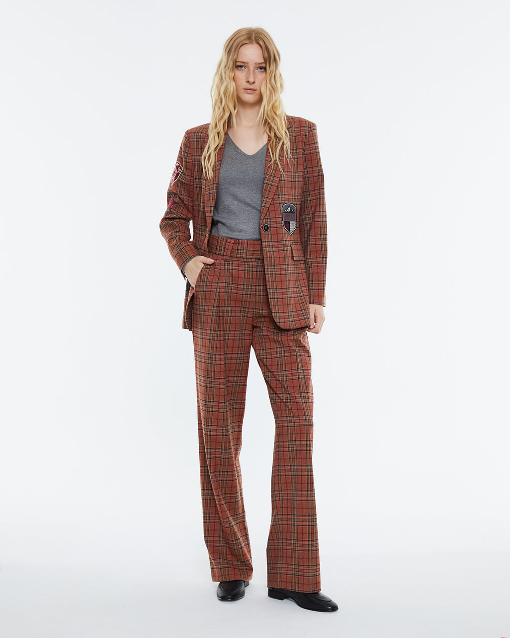 Women's checked print blazer. Lined.