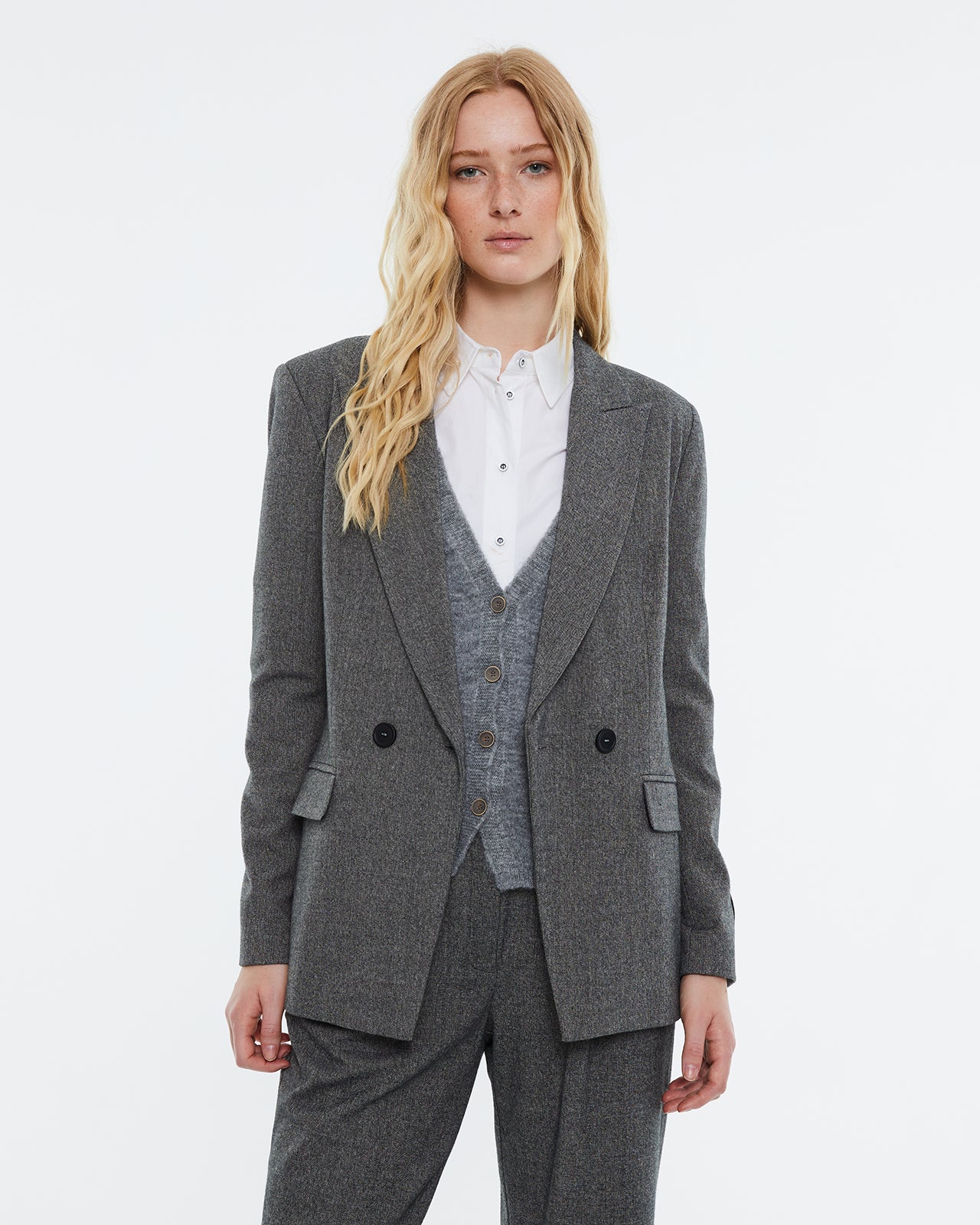 Women's semi-crossed blazer, long sleeves. Lined