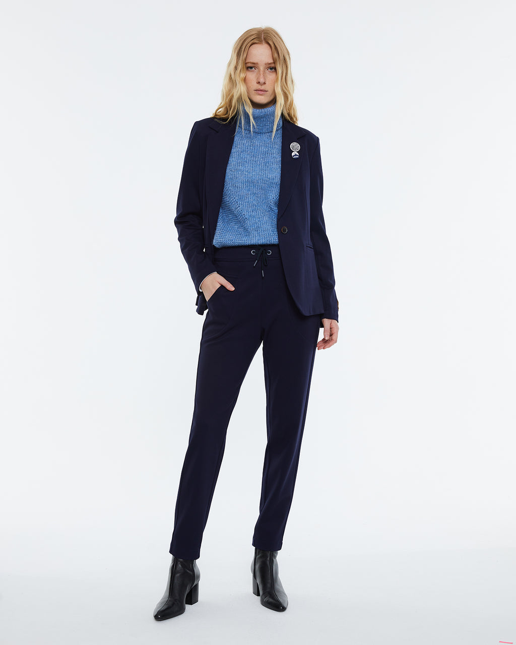 Women's blazer in plain knit.