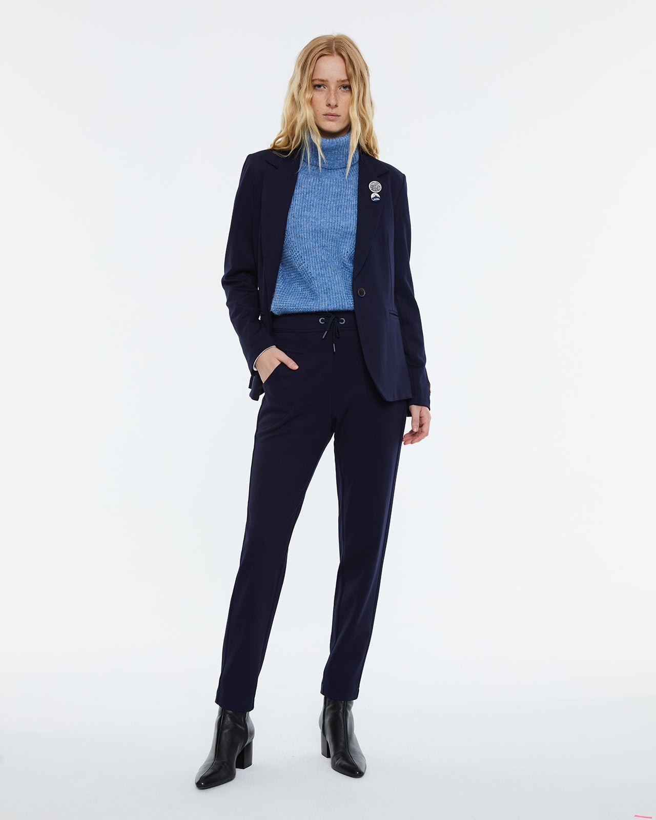 Women's blazer in plain knit.