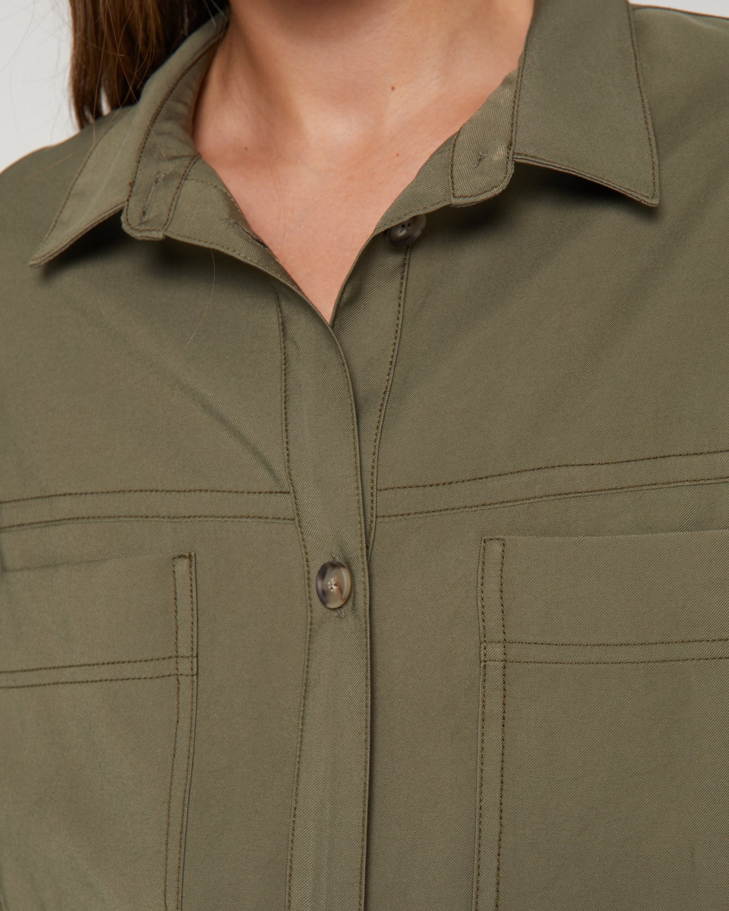 Women's overshirt with lapel collar.