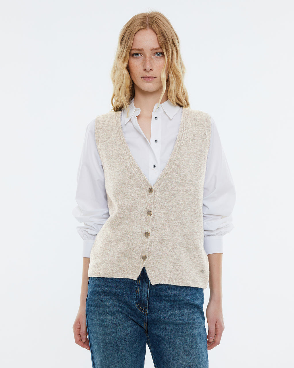 Women's vest in plain knit.