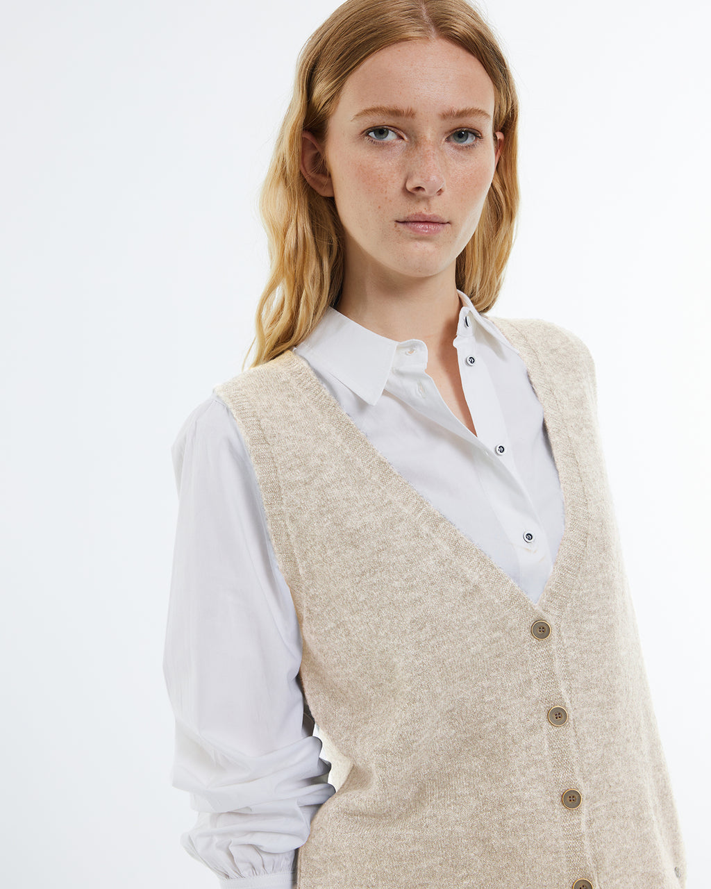 Women's vest in plain knit.