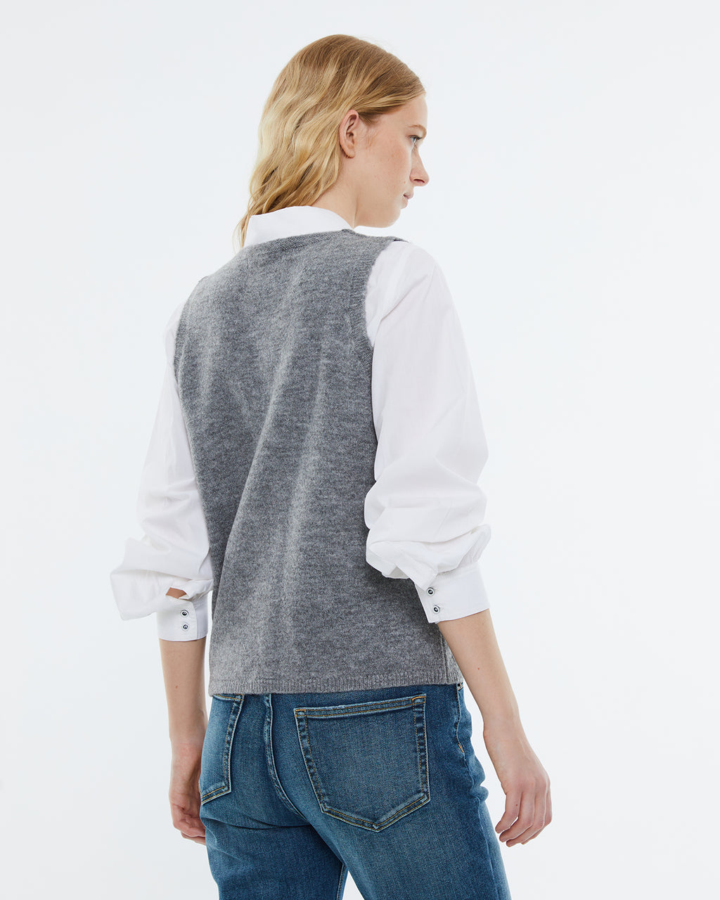 Women's vest in plain knit.