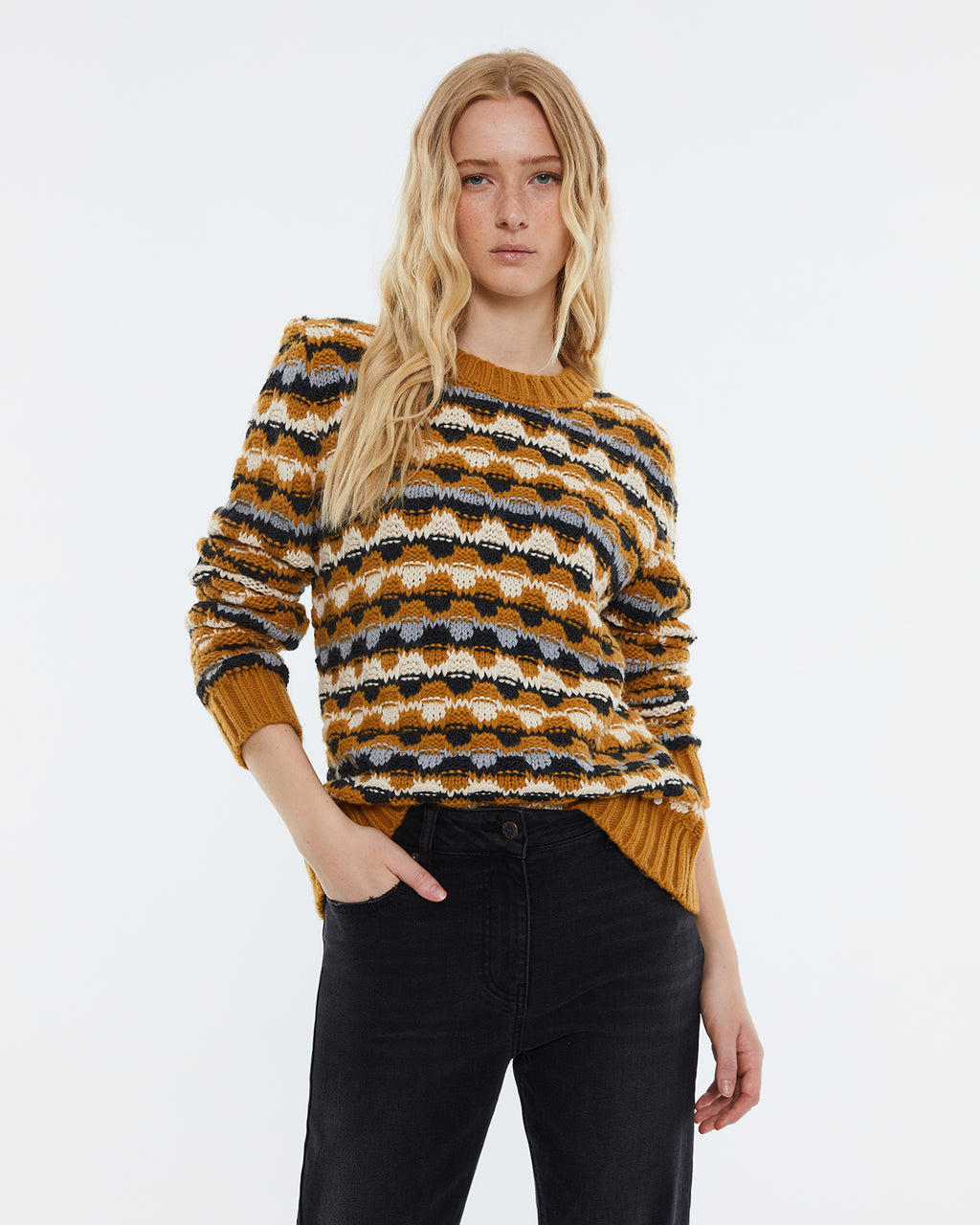 Women's long-sleeved, round-neck sweater.