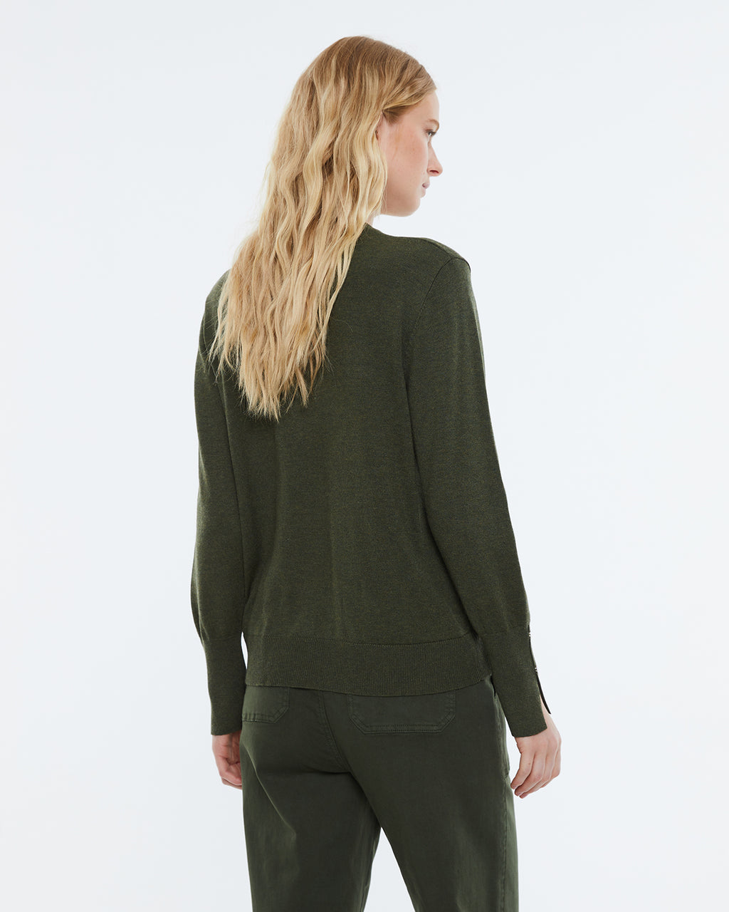 Women's cardigan in plain knit.