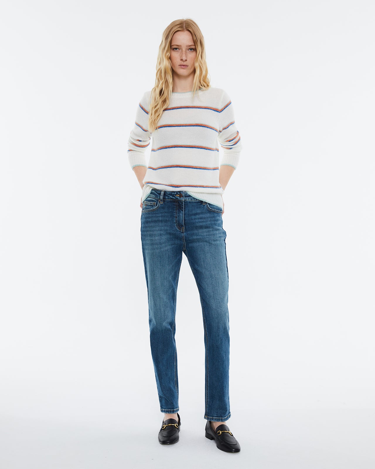 Women's striped sweater, long sleeves, round neck.