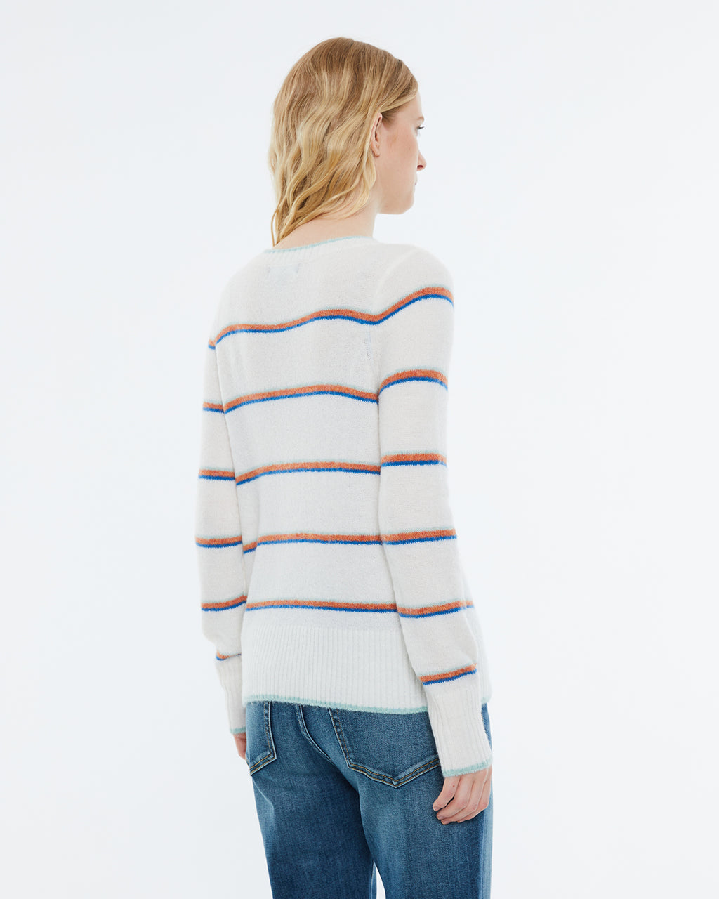 Women's striped sweater, long sleeves, round neck.