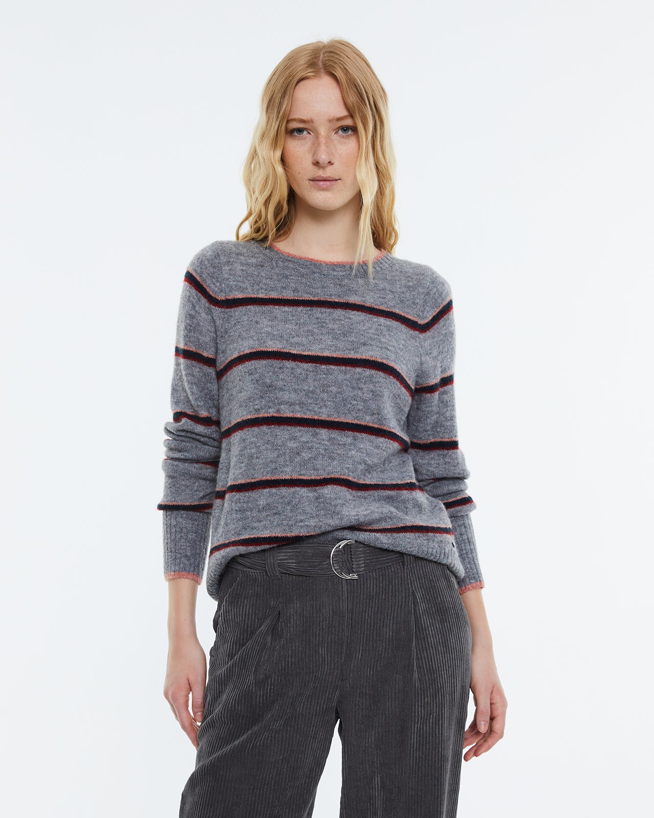 Women's striped sweater, long sleeves, round neck.