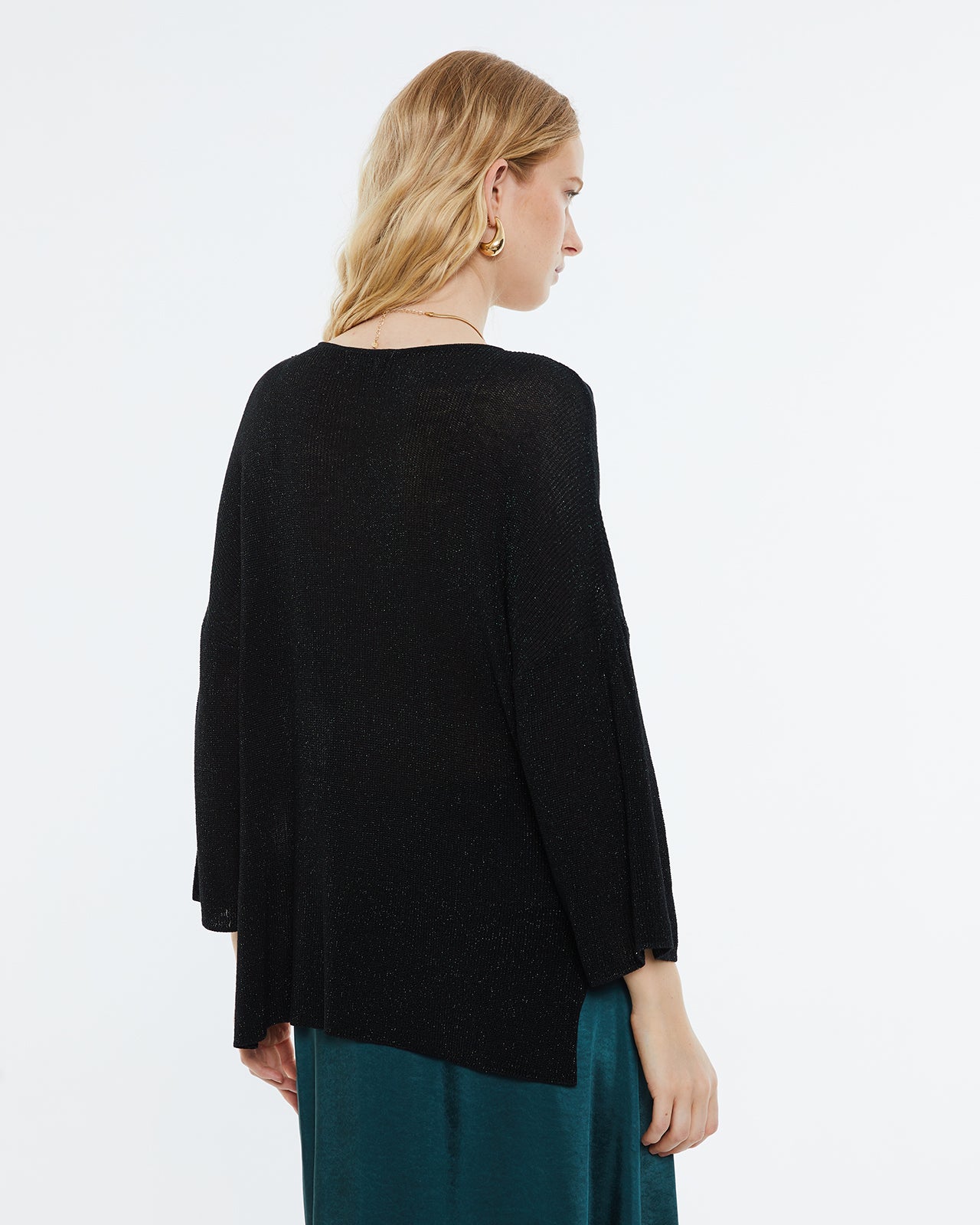 Women's sweater, V-neck, French sleeves.