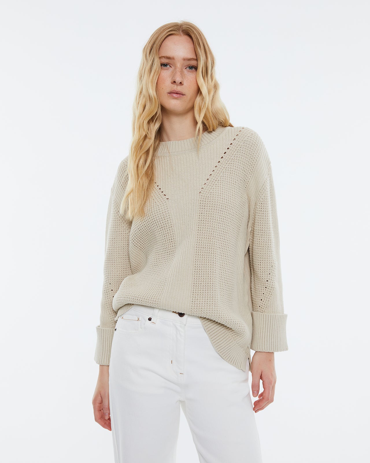 Women's round neck sweater, French sleeves.