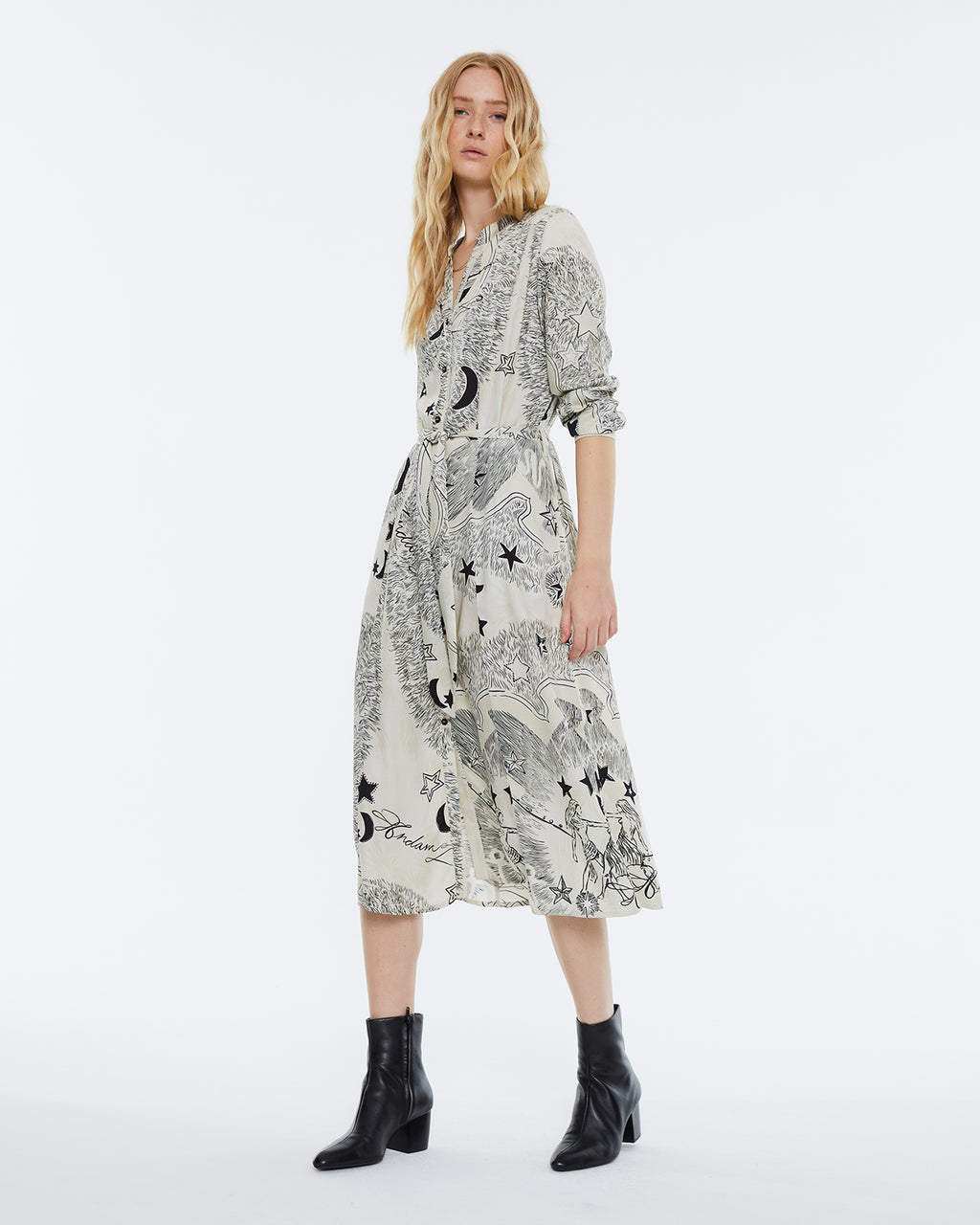 Long-sleeved printed midi dress.